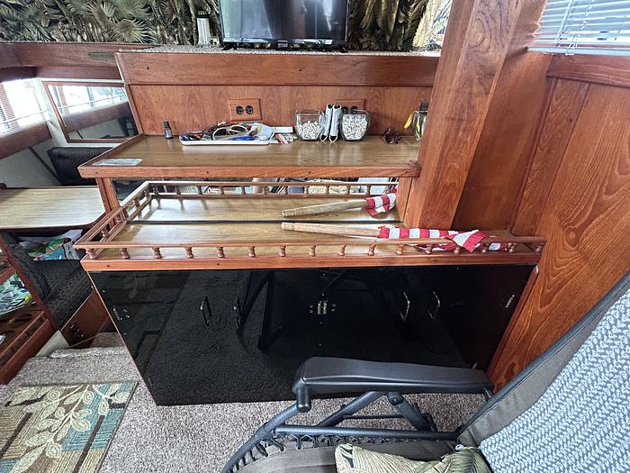 Used 1986 Marinette 39' Double Cabin