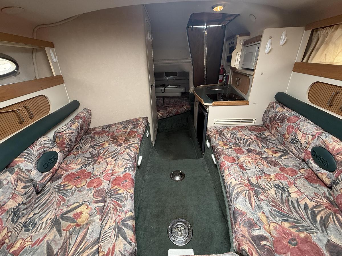 Used 1998 Four Winns 258 Vista