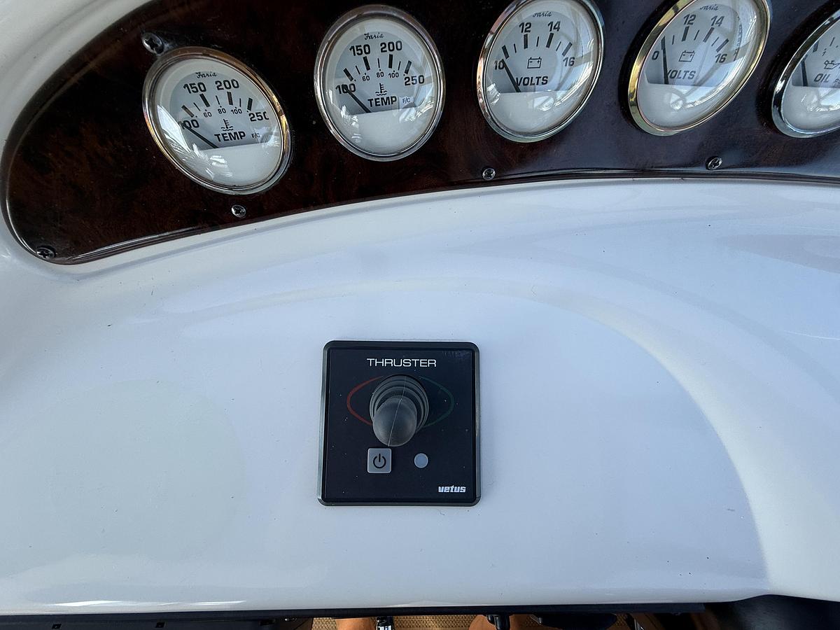 Used 2000 Monterey 322 Cruiser