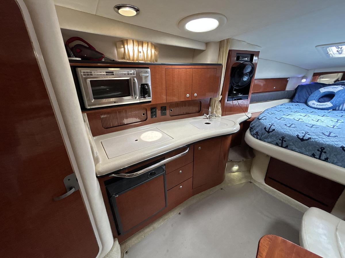 Used 2005 Sea Ray 320 Sundancer