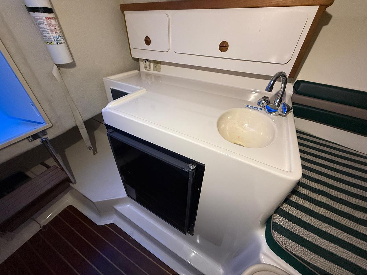 Used 1998 Pursuit 2860 Denali