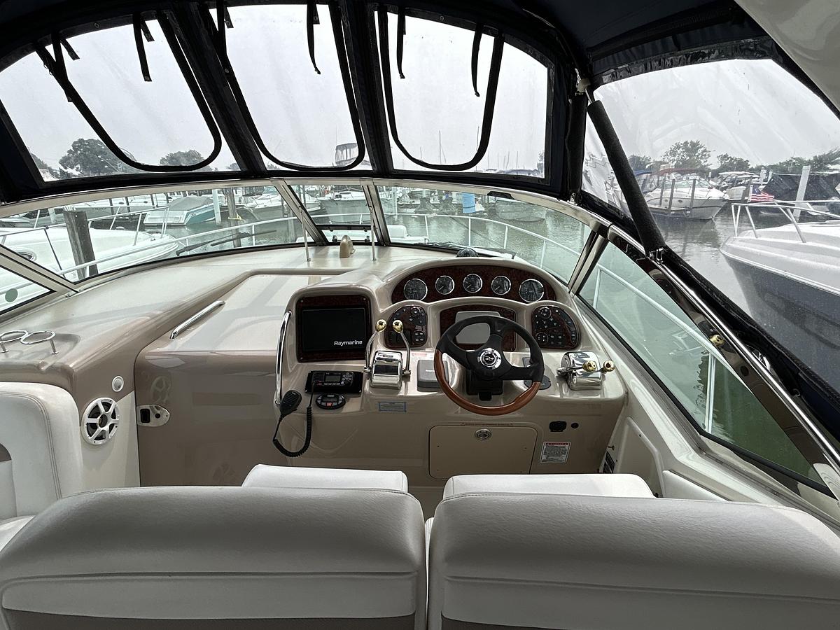 Used 2005 Sea Ray 320 Sundancer
