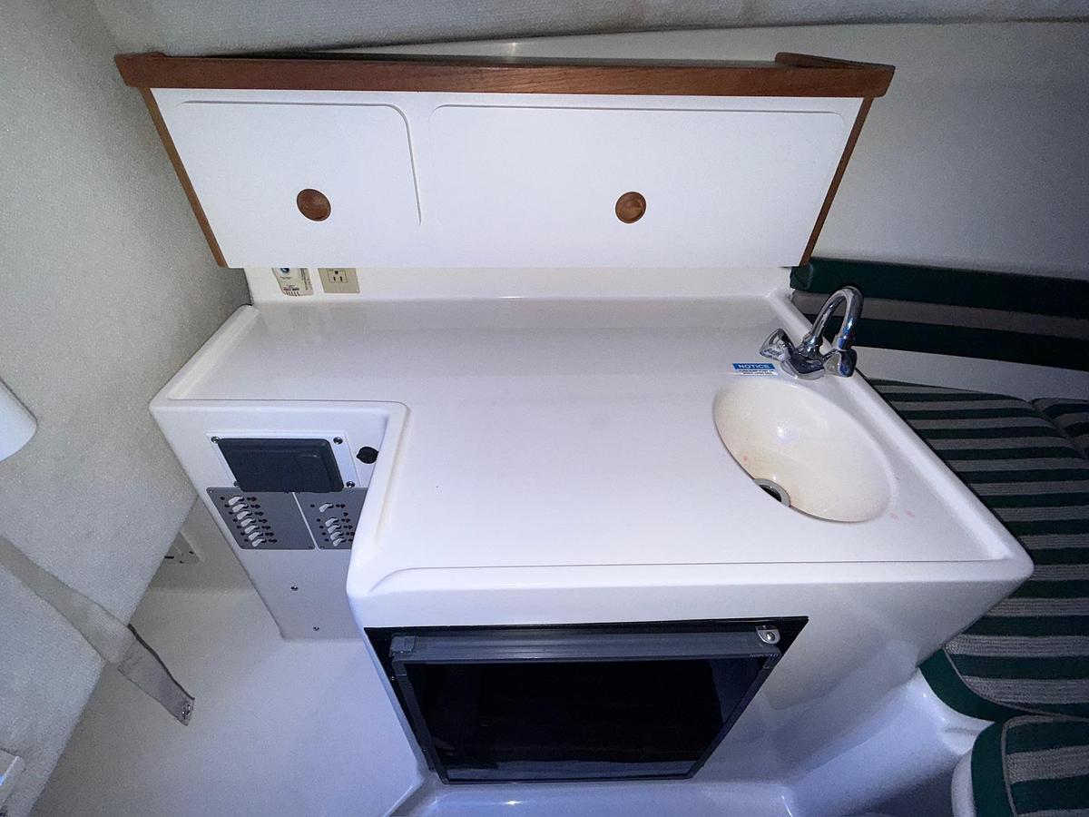 Used 1998 Pursuit 2860 Denali