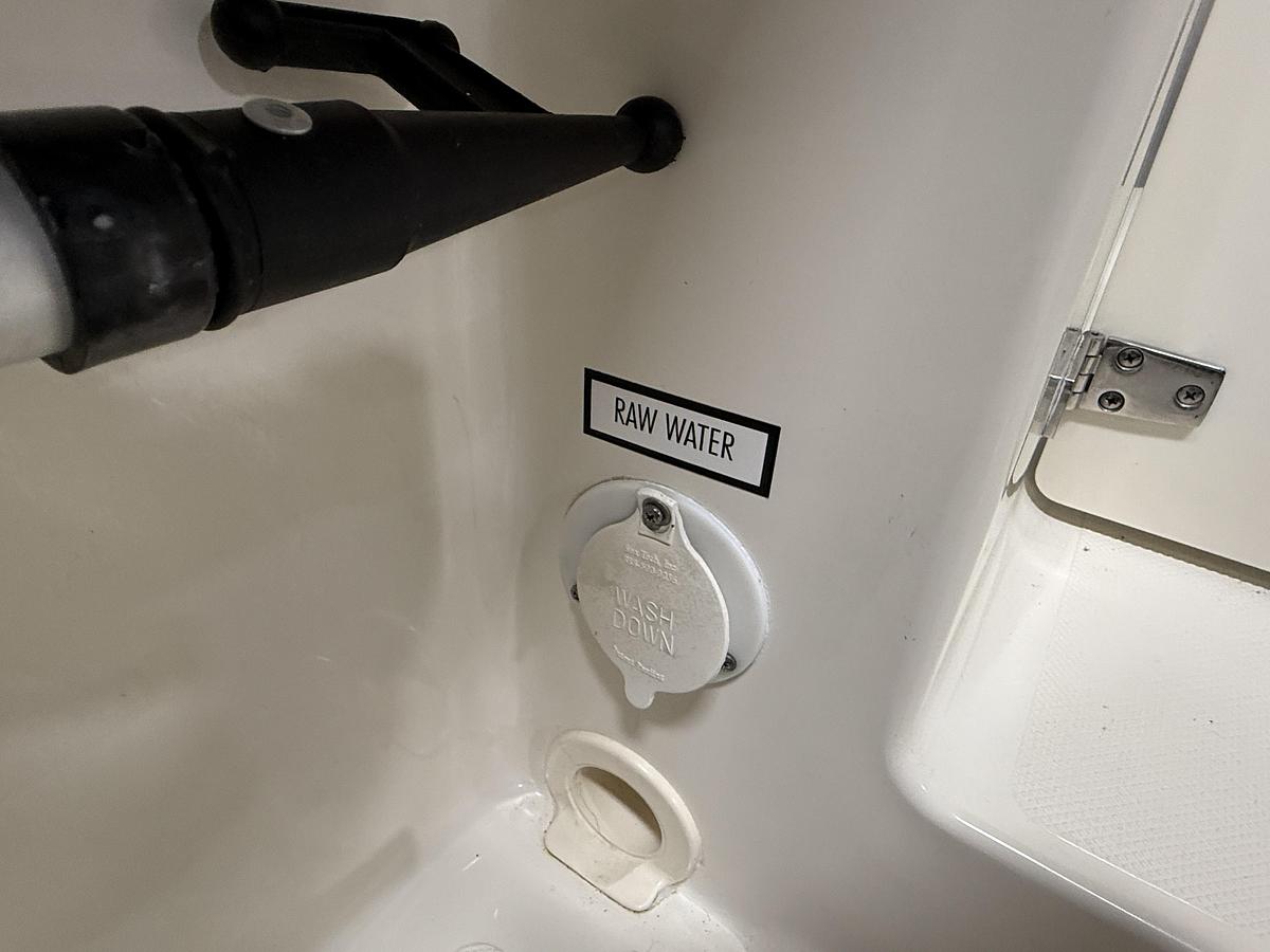 Used 2014 Pursuit 265 DC