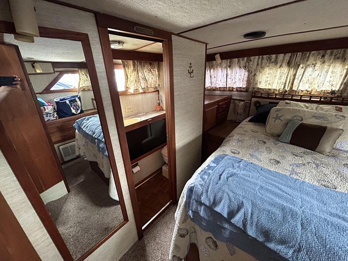 Used 1986 Marinette 39' Double Cabin
