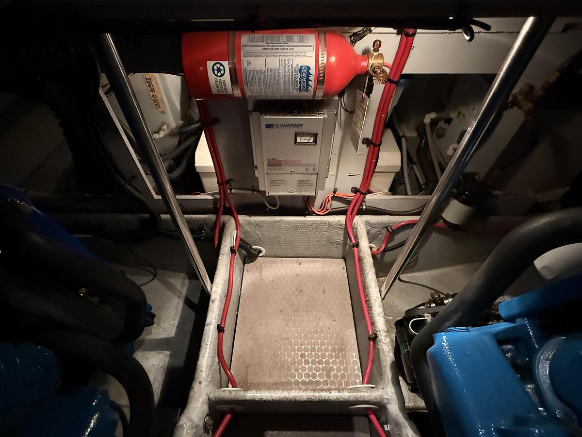 Used 1998  Silverton 352 Motor Yacht