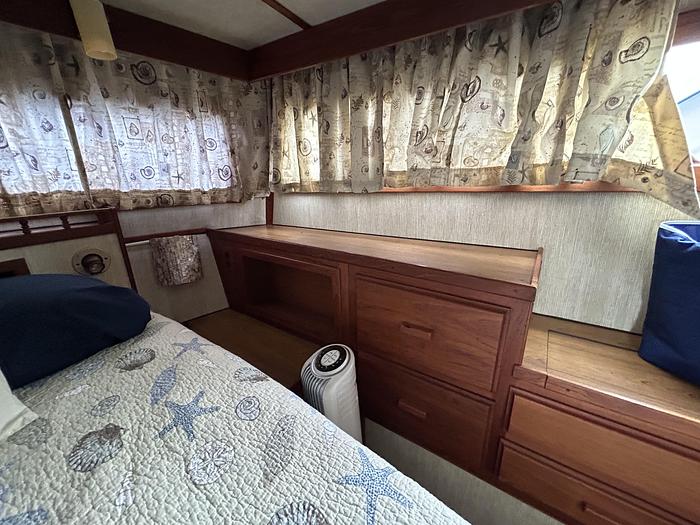 Used 1986 Marinette 39' Double Cabin