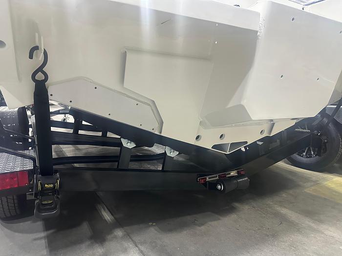 2025 Extreme Boats 645 Centre Console