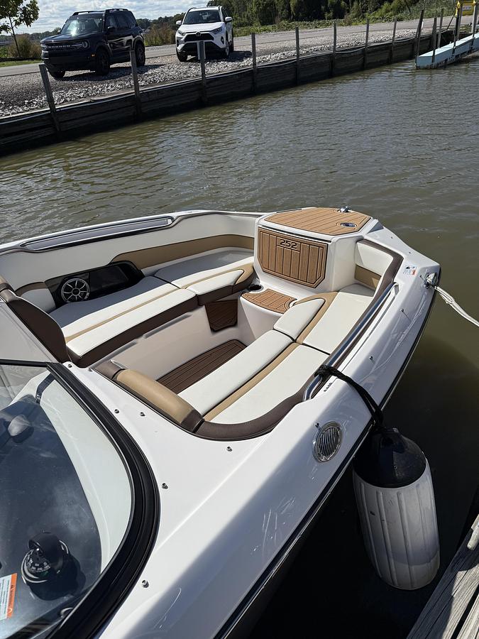 Used 2023 Yamaha 252 SD