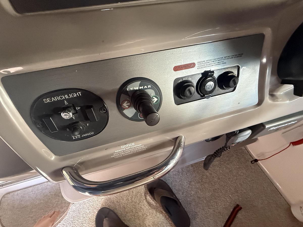 Used 2009 Chaparral 330 Signature