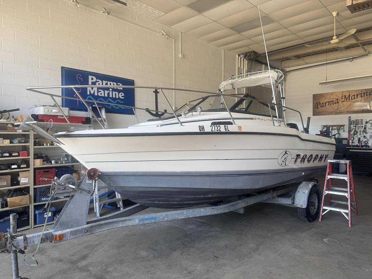 Used 1992 Bayliner 2052 Trophy