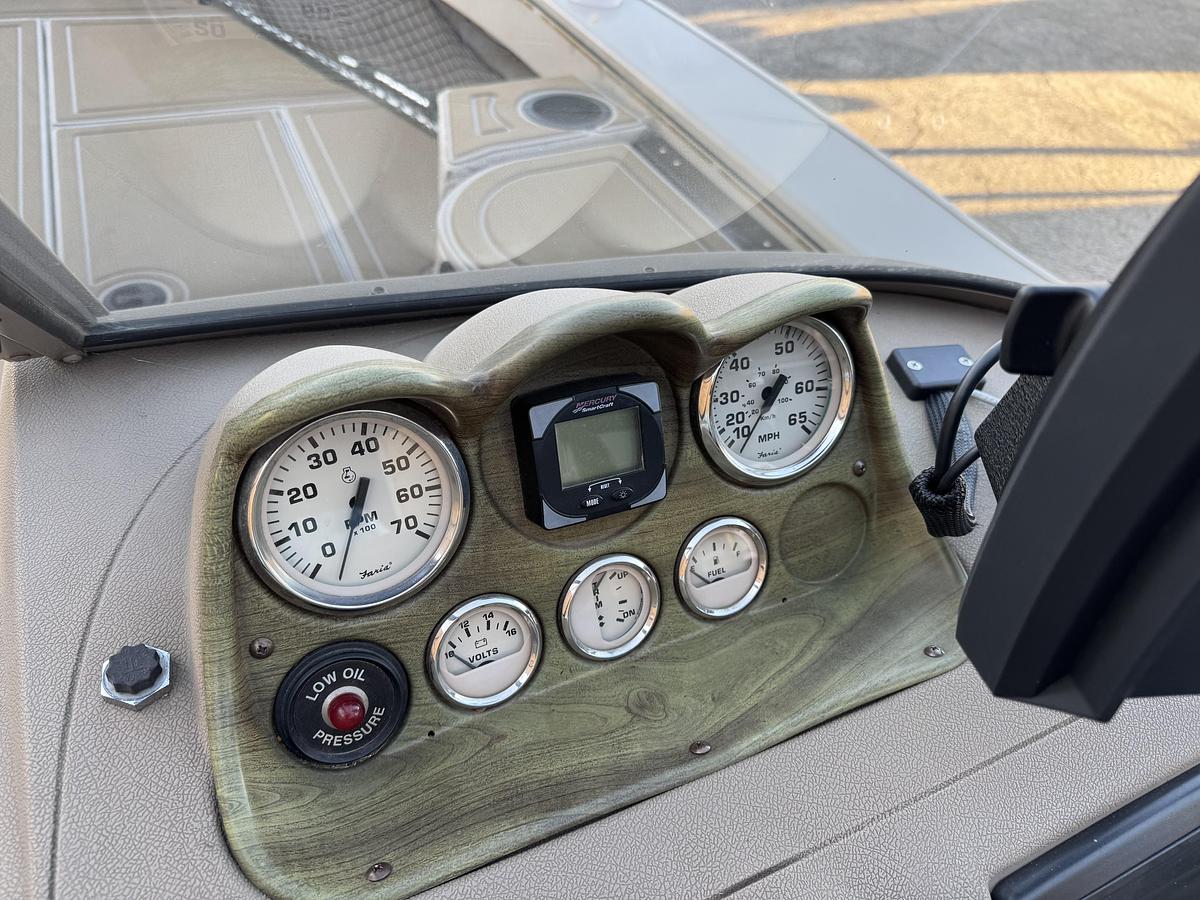 Used 2003 Crestliner 202 Tourament Side Console