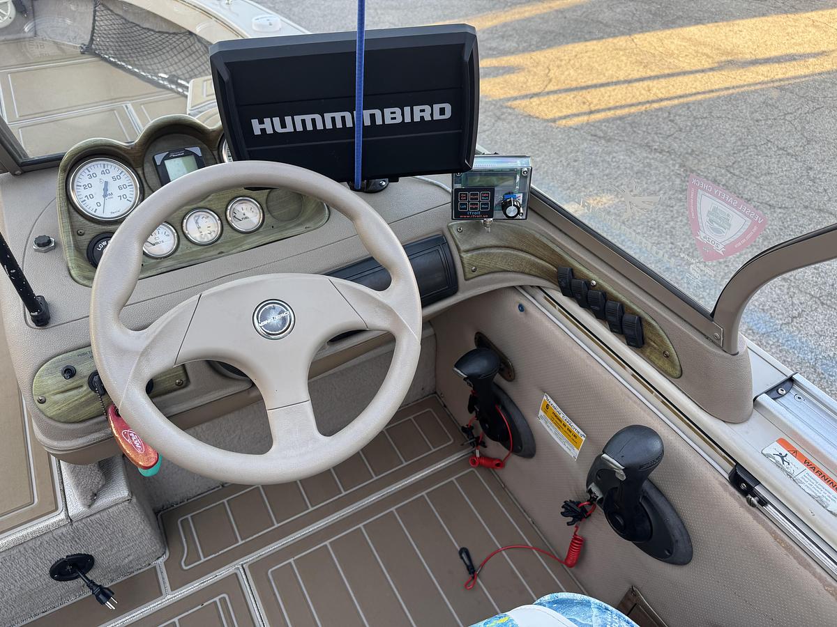 Used 2003 Crestliner 202 Tourament Side Console