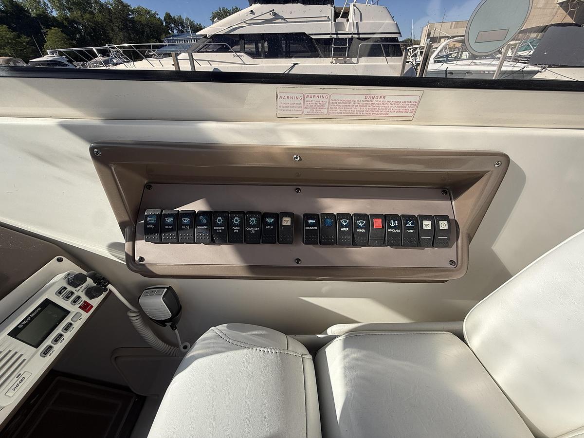 Used 2005 Regal 3560 Commodore
