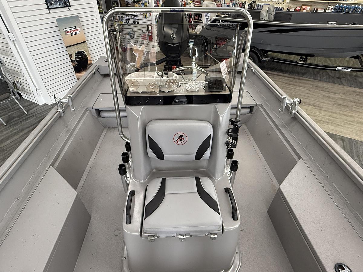 Used 2020 Alumacraft 20 Bay
