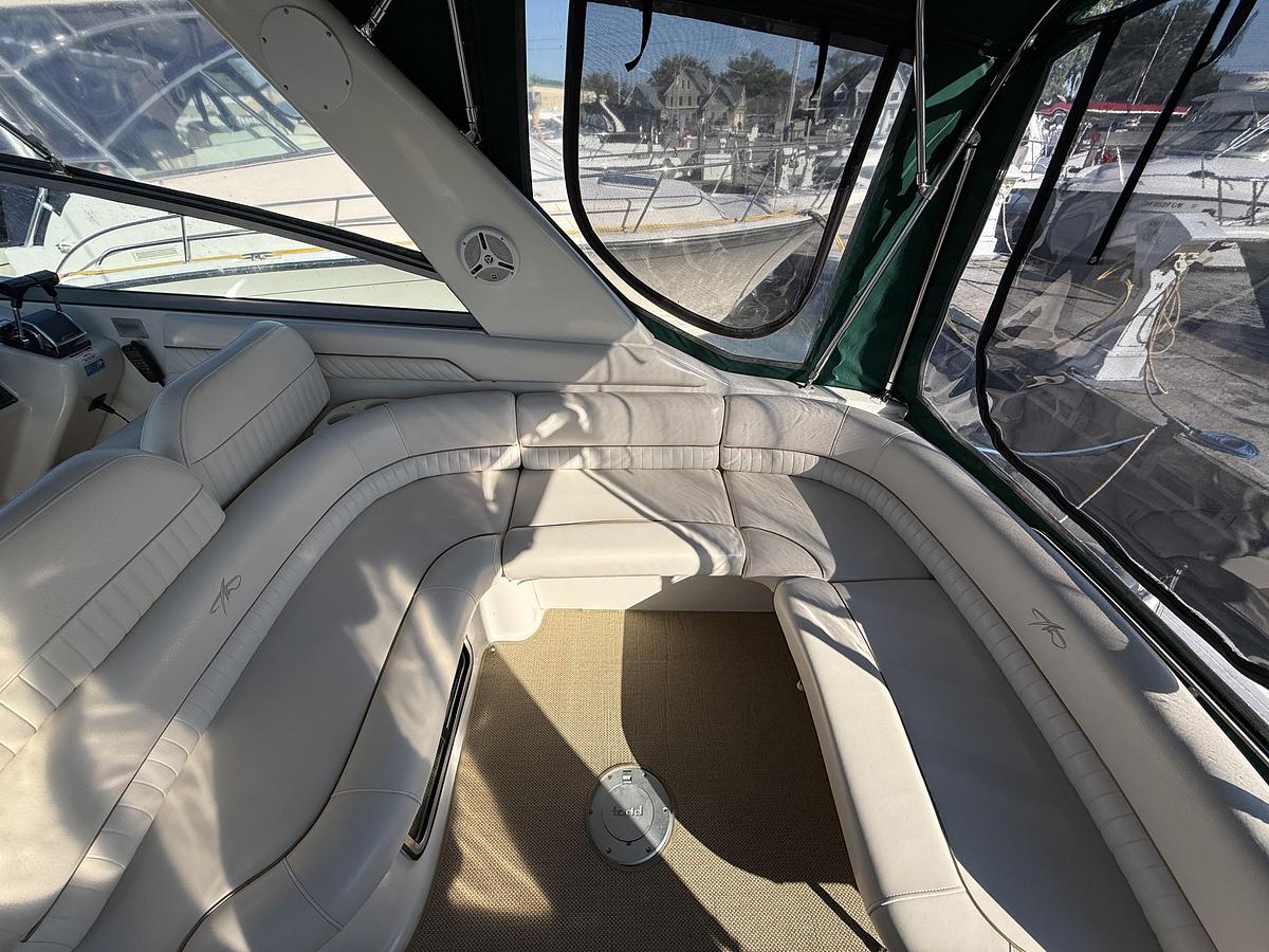 Used 2000 Monterey 322 Cruiser