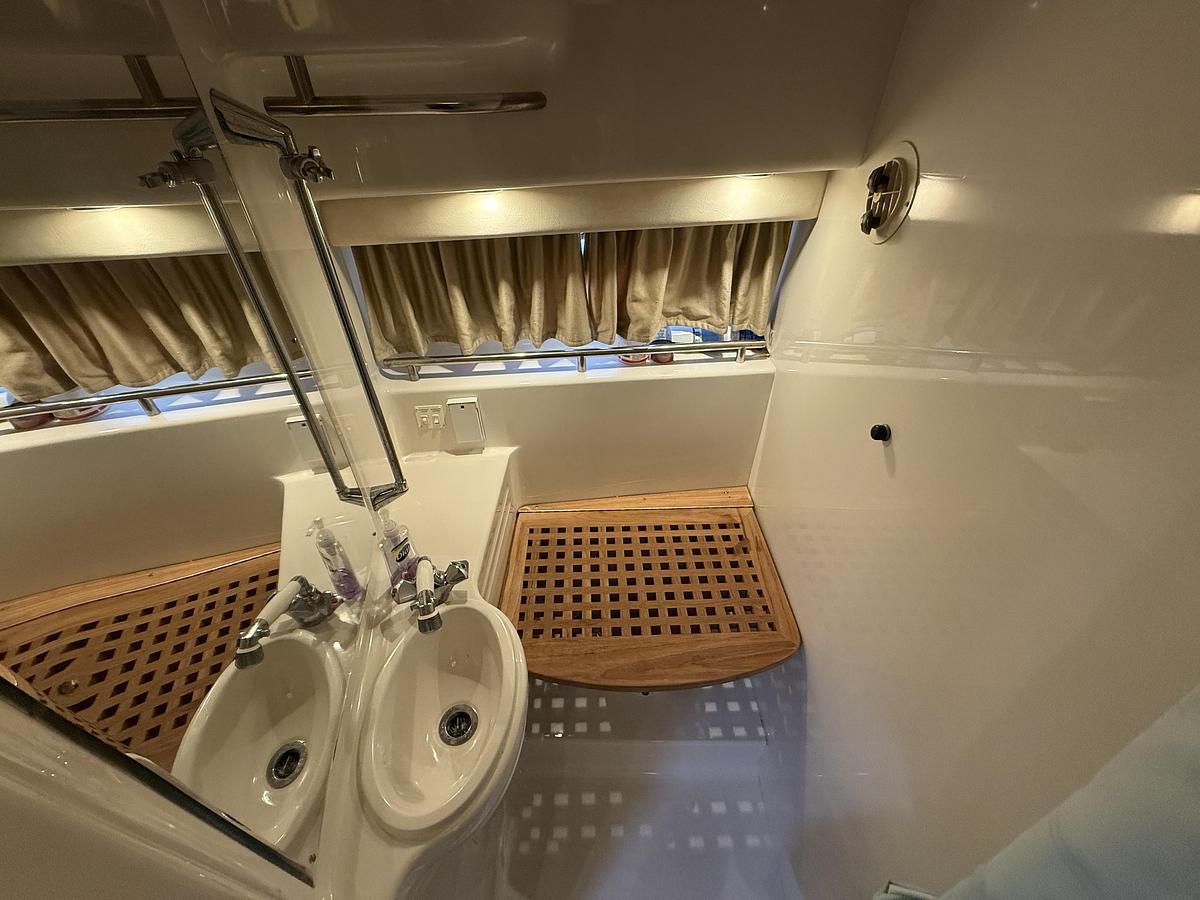 Used 2000 Monterey 322 Cruiser