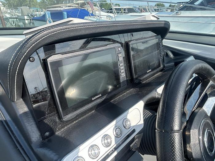 Used 2022 Crownline E285