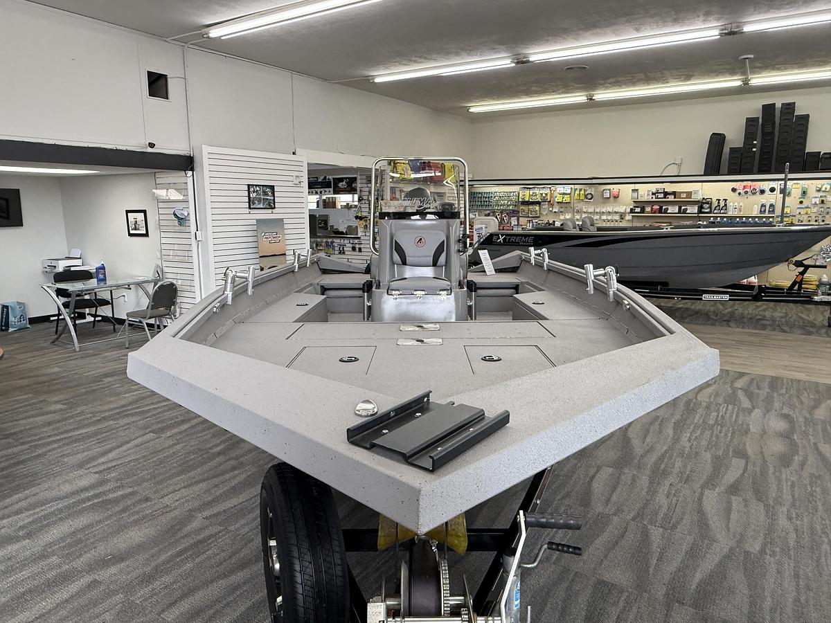 Used 2020 Alumacraft 20 Bay