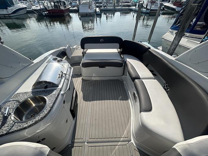 Used 2022 Crownline E285