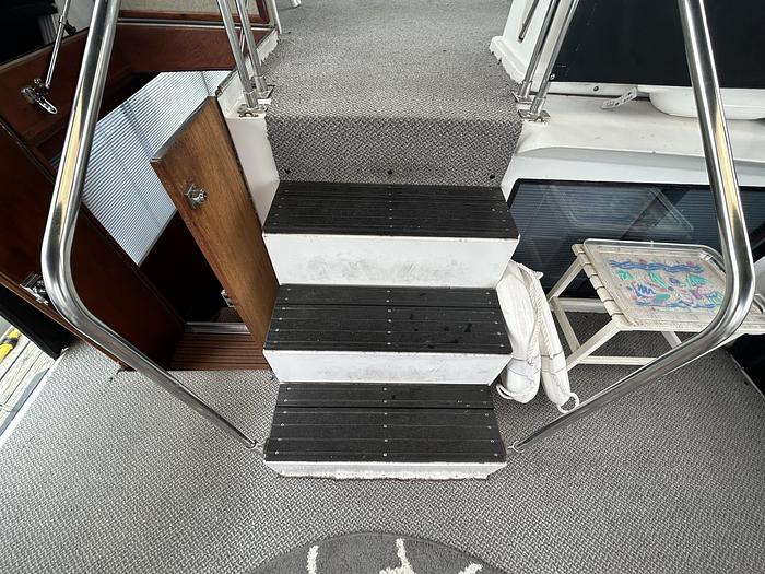 Used 1986 Marinette 39' Double Cabin