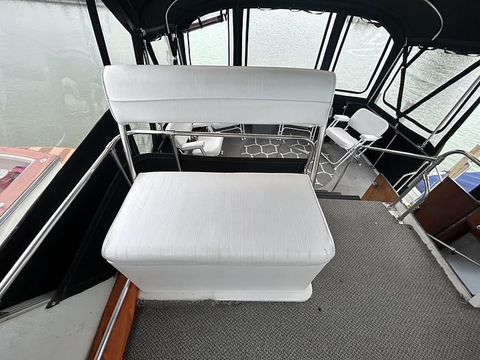 Used 1986 Marinette 39' Double Cabin