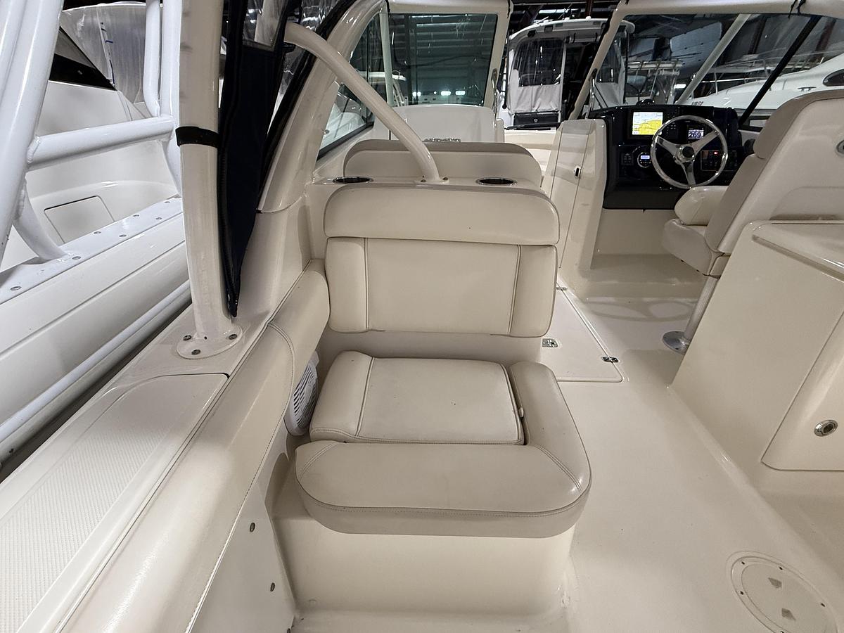 Used 2014 Pursuit 265 DC