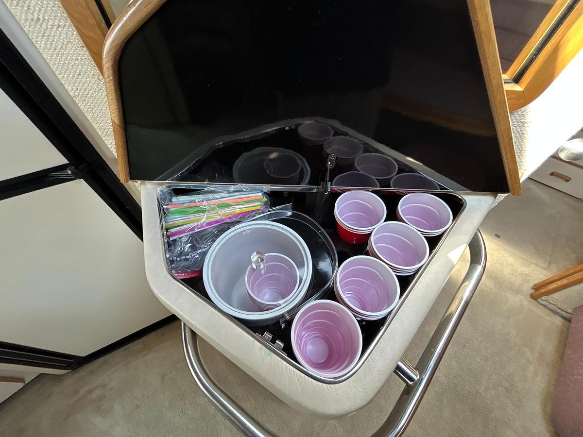 Used 1993 Sea Ray 440 Sundancer