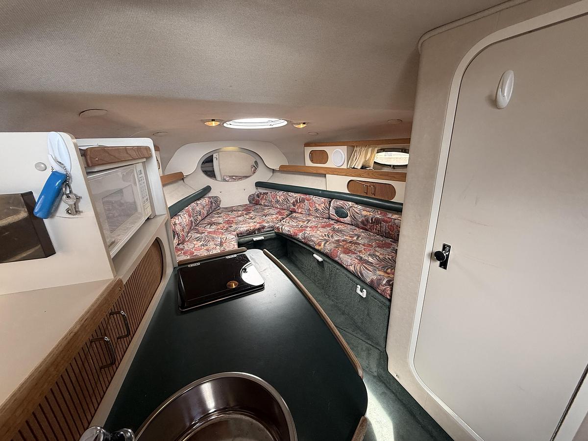 Used 1998 Four Winns 258 Vista