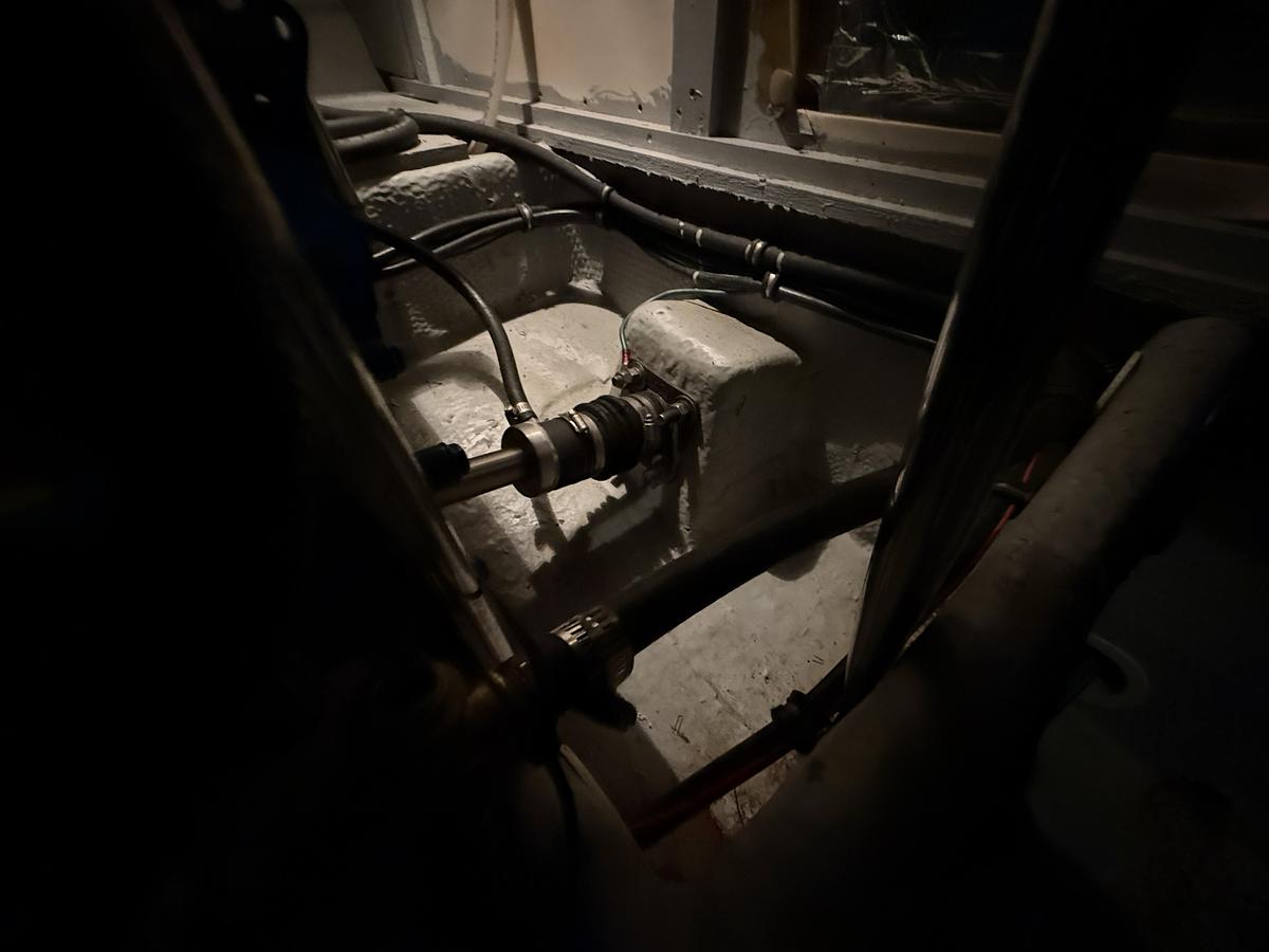 Used 1998  Silverton 352 Motor Yacht