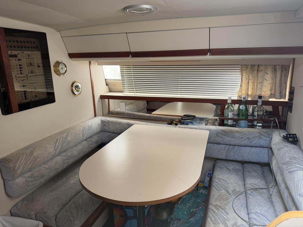 Used 1988 Carver 3257 Montego