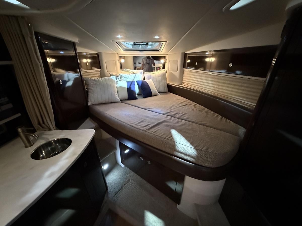 Used 2017 Sea Ray 330 Sundancer