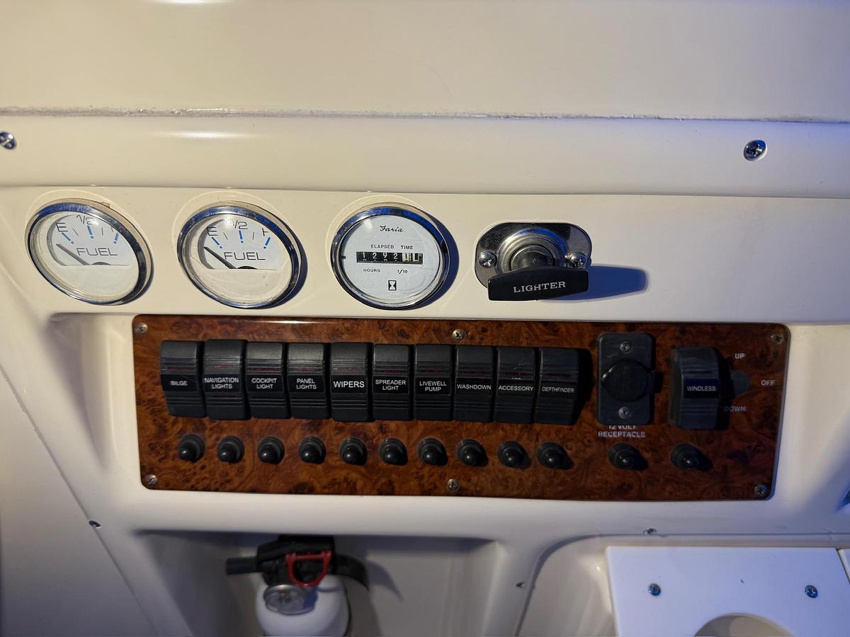 Used 1998 Pursuit 2860 Denali