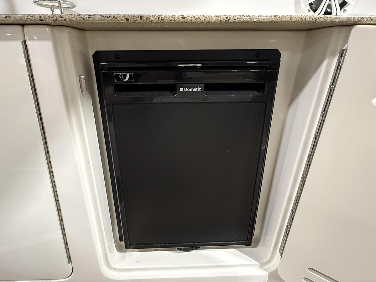 Used 2017 Sea Ray 330 Sundancer