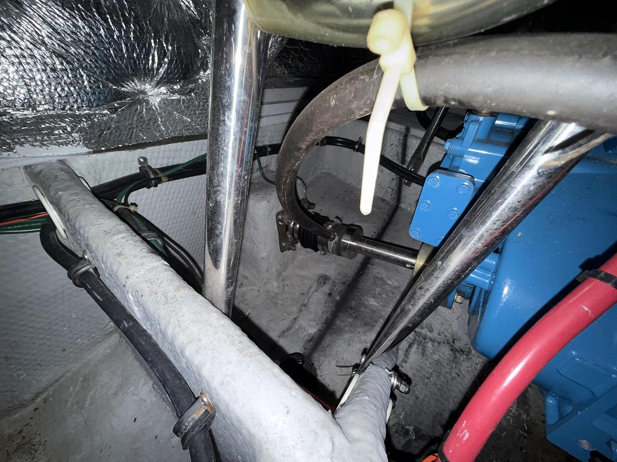 Used 1998  Silverton 352 Motor Yacht