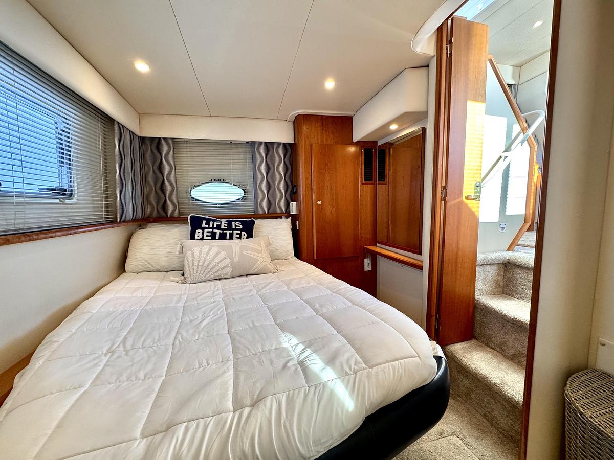 Used 1998  Silverton 352 Motor Yacht