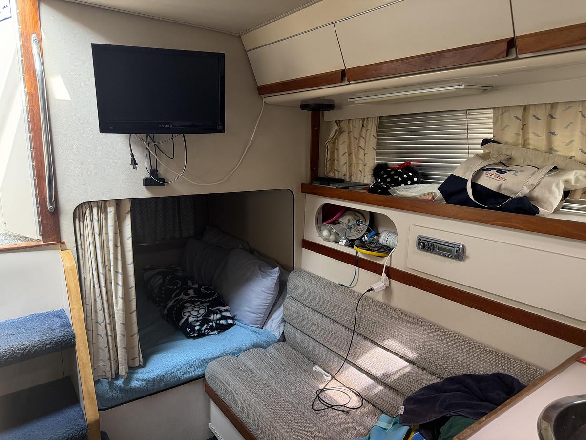 Used 1988 Carver 3257 Montego