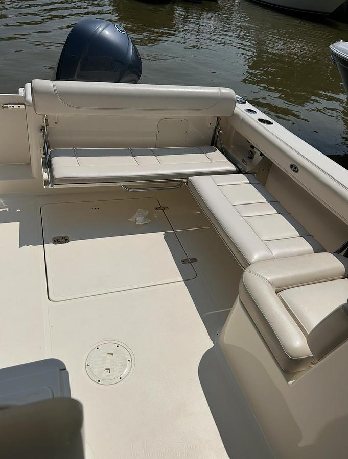 Used 2014 Pursuit 265 DC