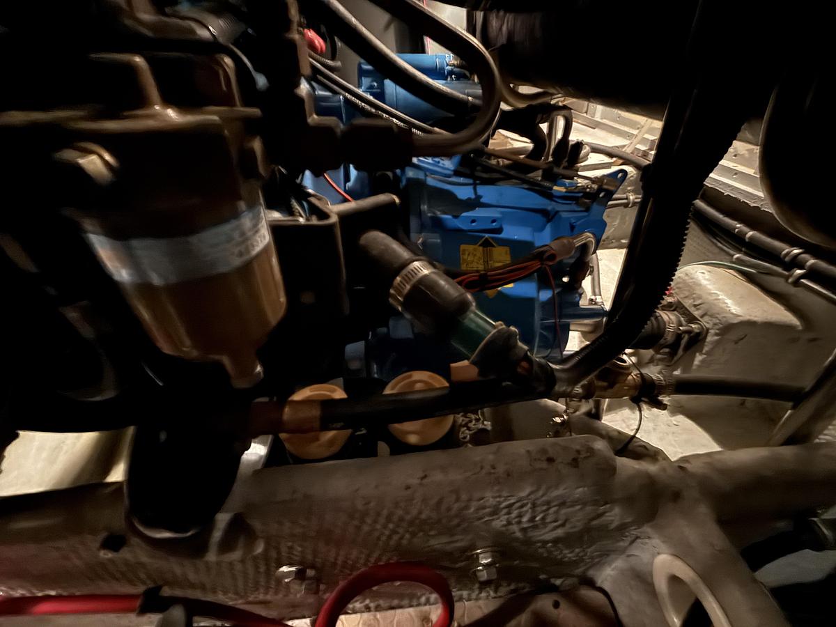 Used 1998  Silverton 352 Motor Yacht