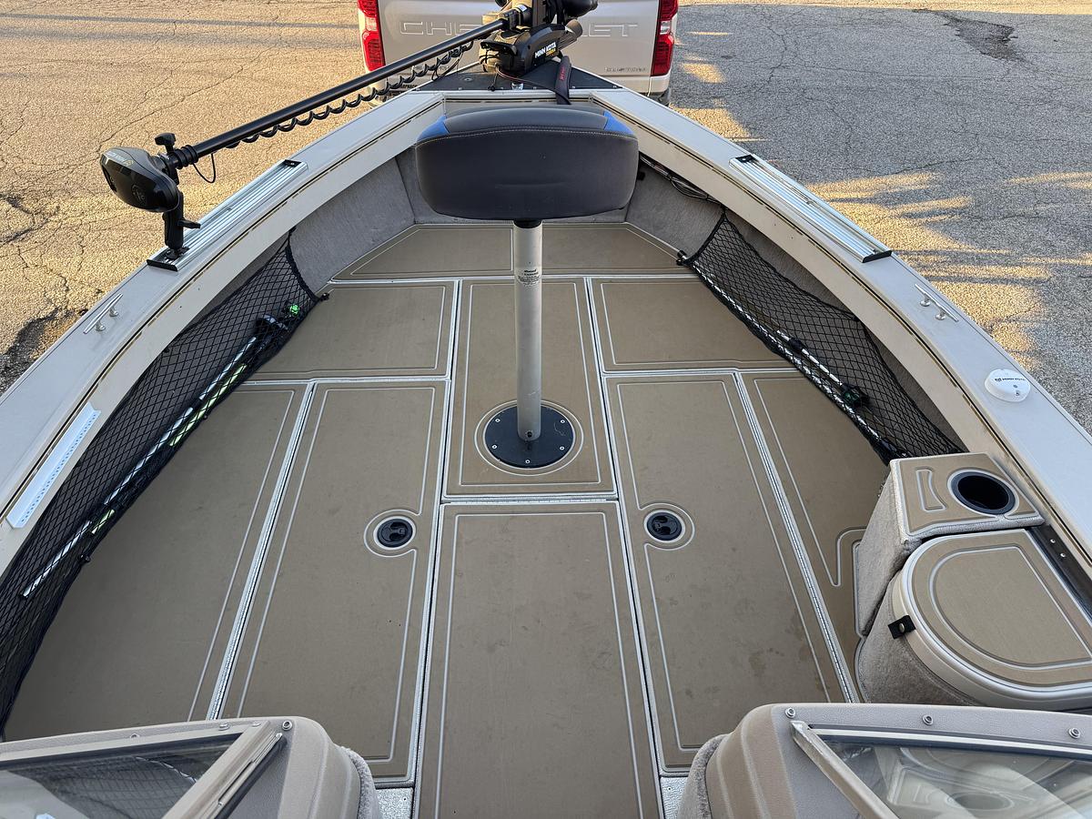 Used 2003 Crestliner 202 Tourament Side Console