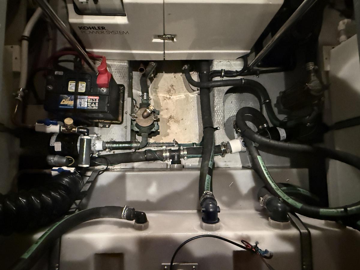 Used 1998  Silverton 352 Motor Yacht