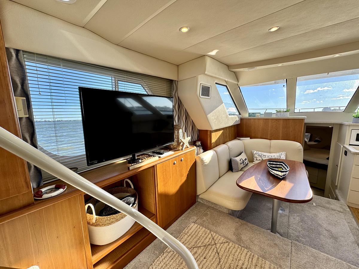 Used 1998  Silverton 352 Motor Yacht