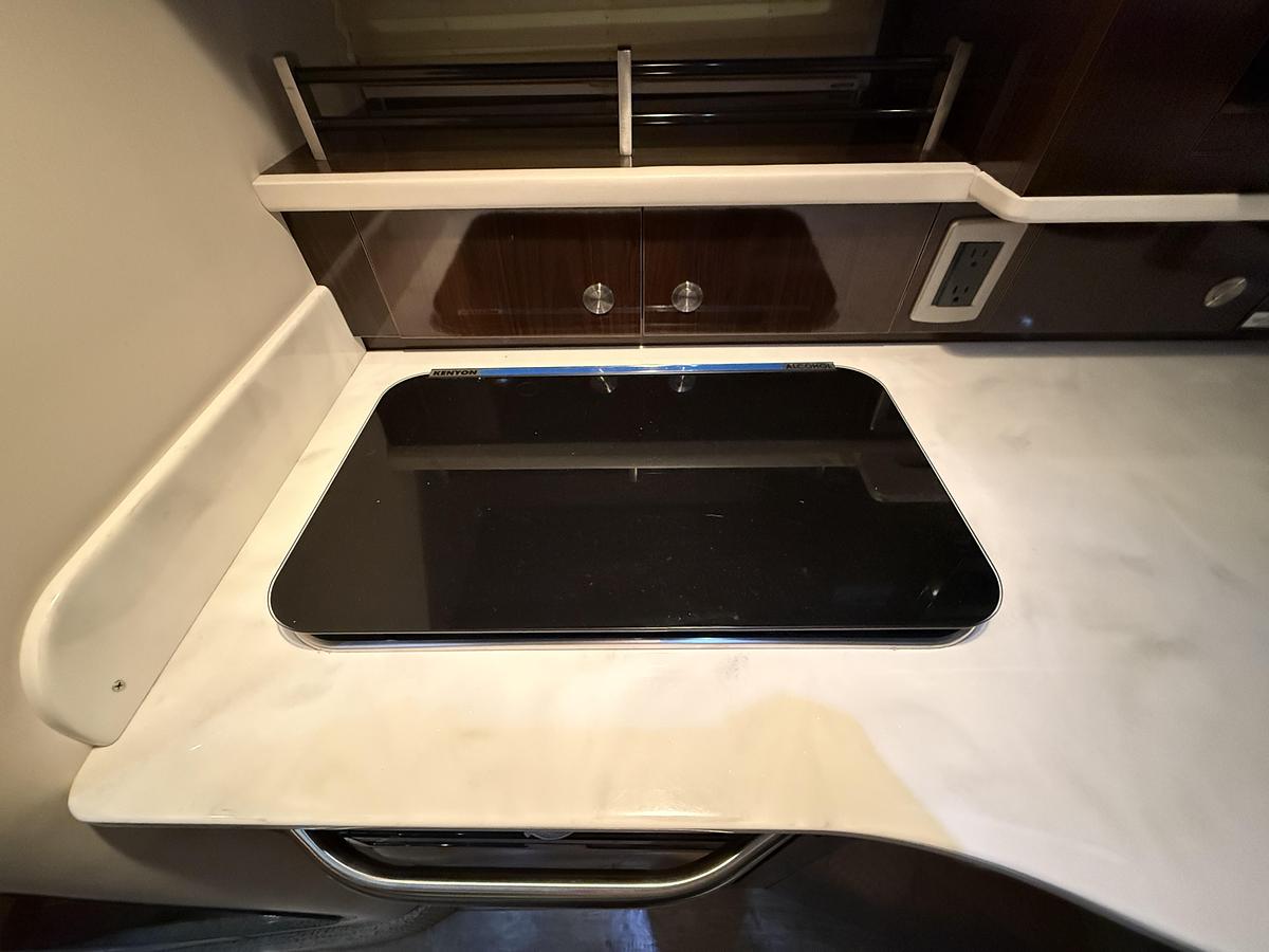 Used 2017 Sea Ray 330 Sundancer