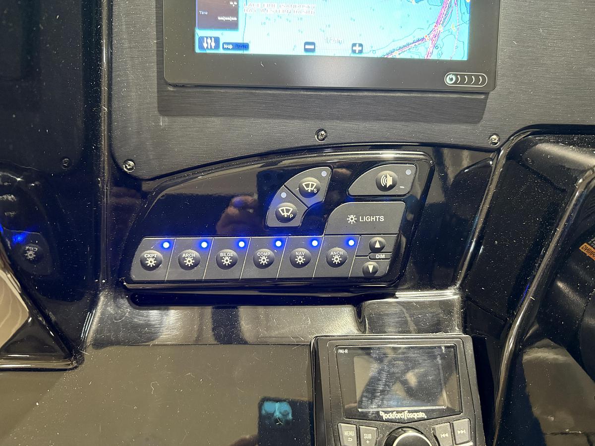 Used 2017 Sea Ray 330 Sundancer