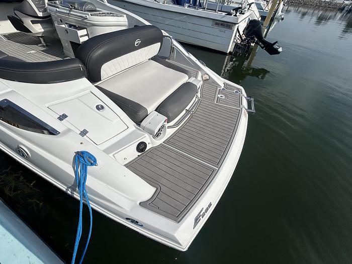 Used 2022 Crownline E285