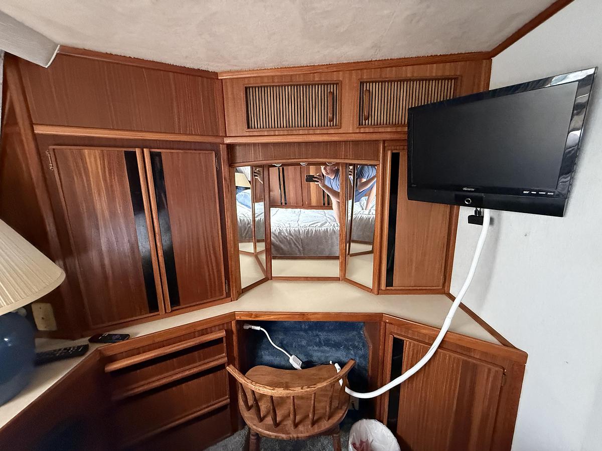 Used 1986 Sea Ray 410 Sundancer