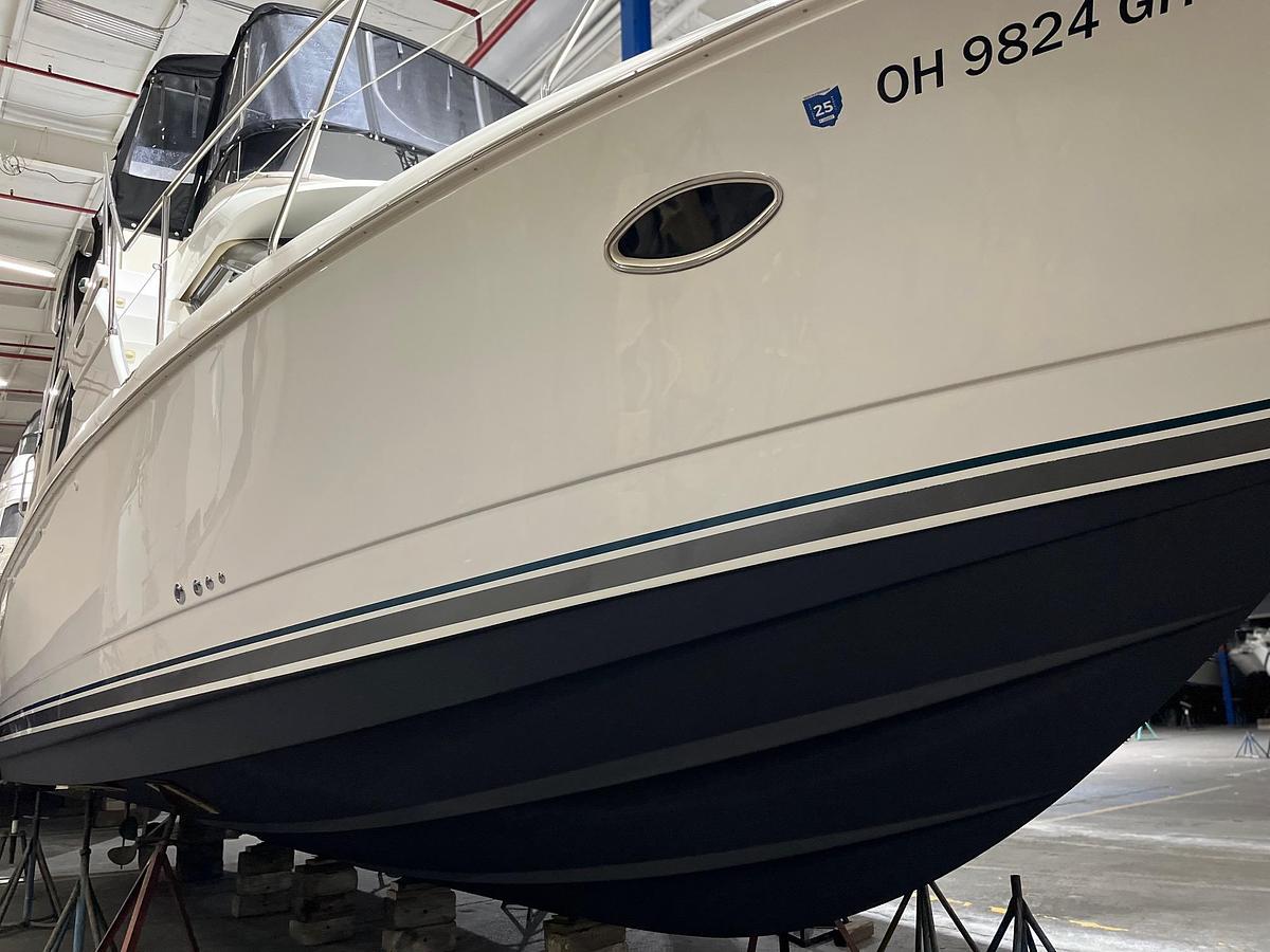 Used 1998  Silverton 352 Motor Yacht