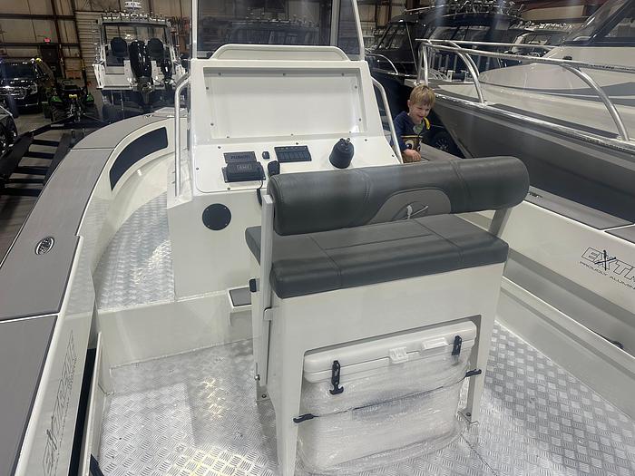 2025 Extreme Boats 645 Centre Console