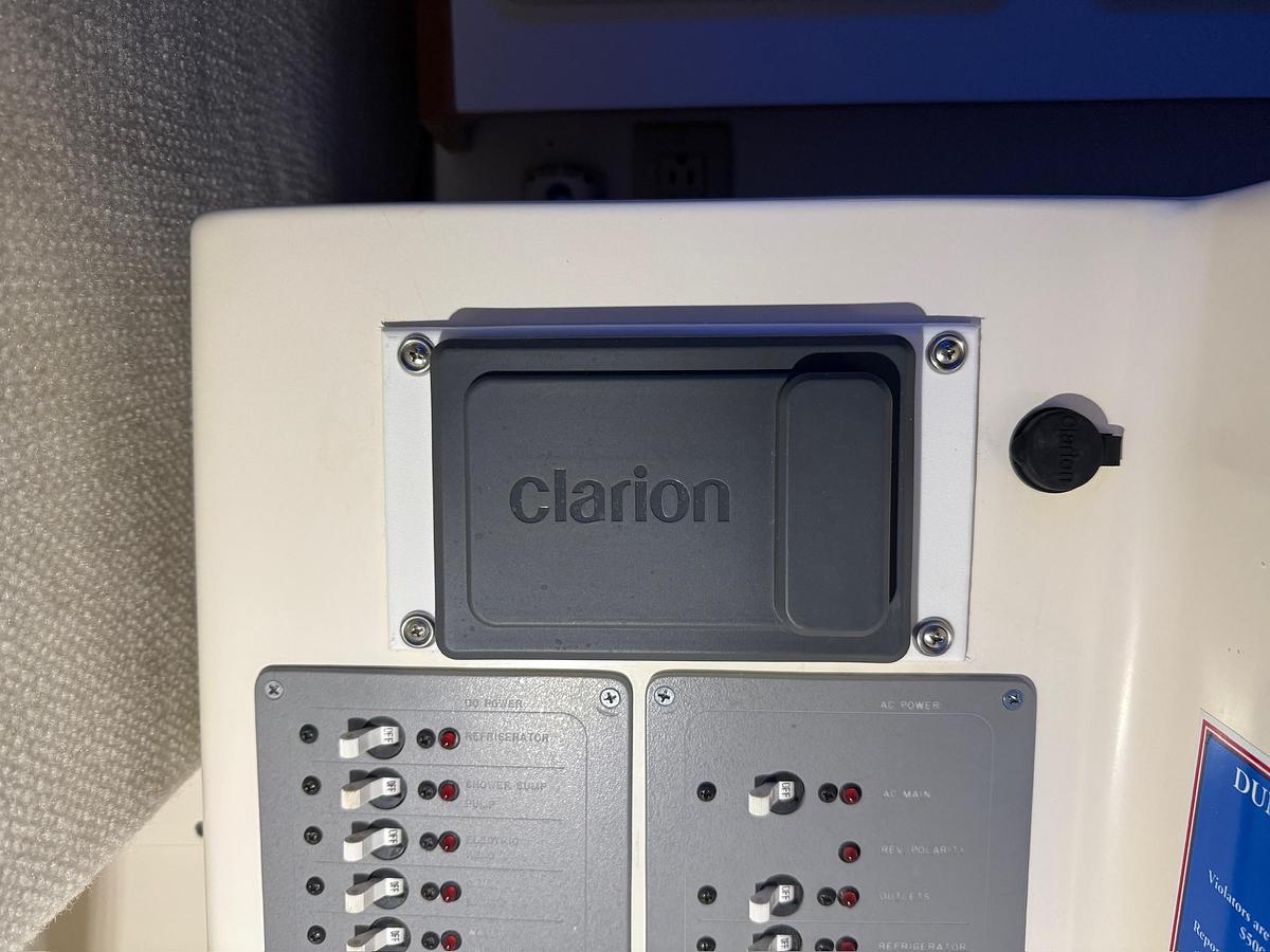 Used 1998 Pursuit 2860 Denali