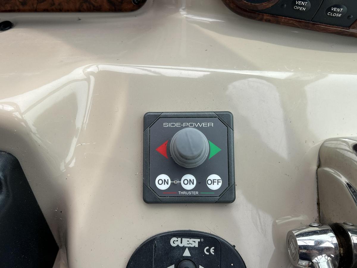 Used 2005 Sea Ray 320 Sundancer